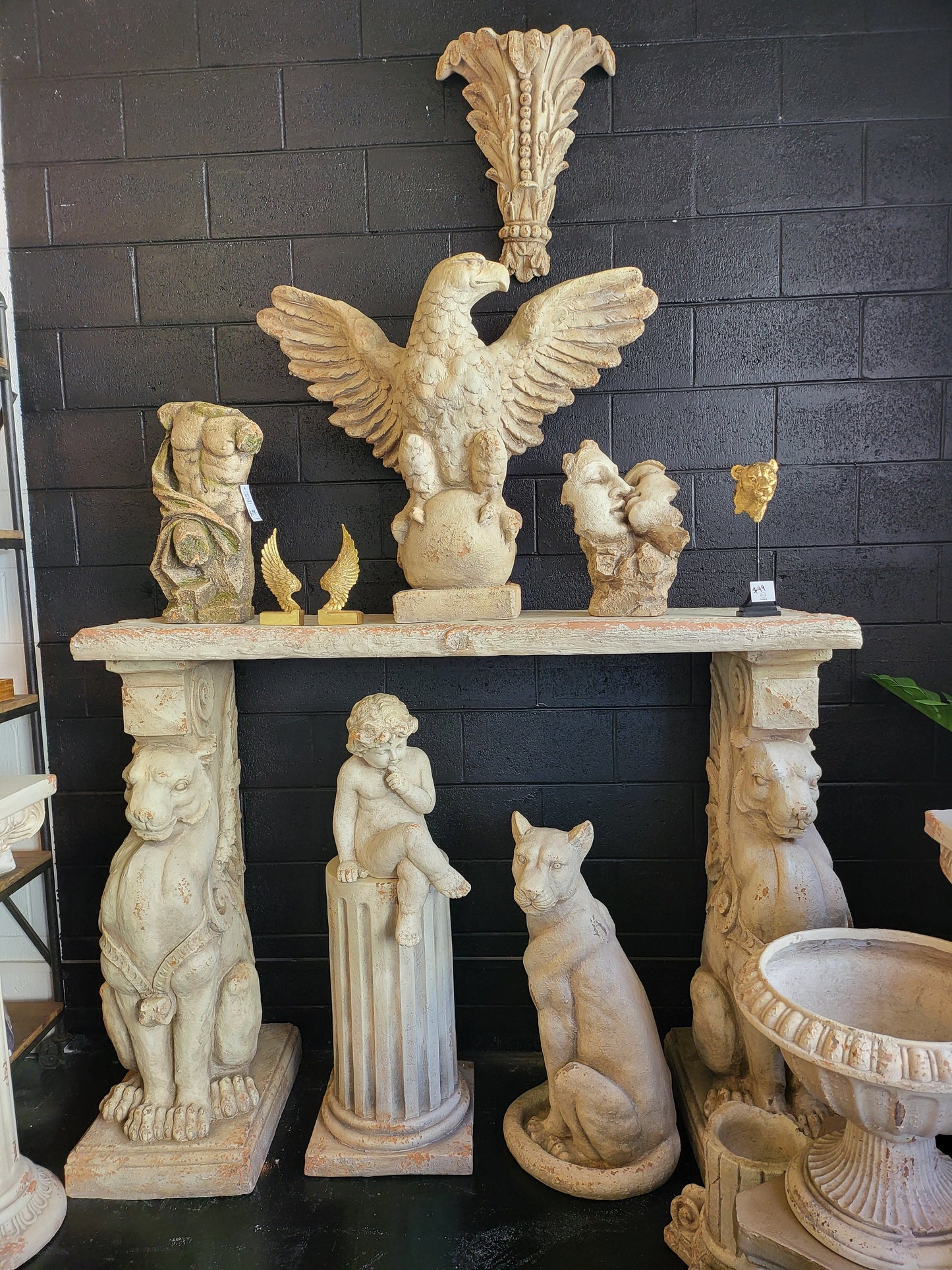 Vintage Lion Plinth - Antique Marble