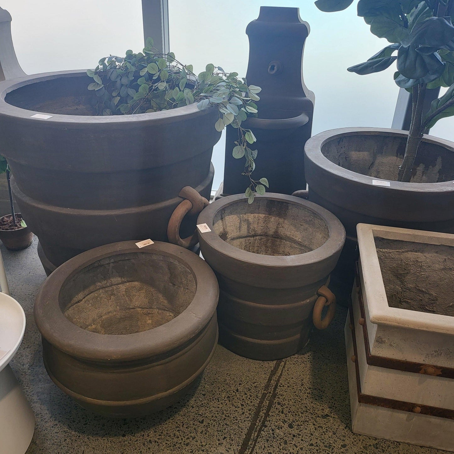Villa Planter With 2 Handles Medium