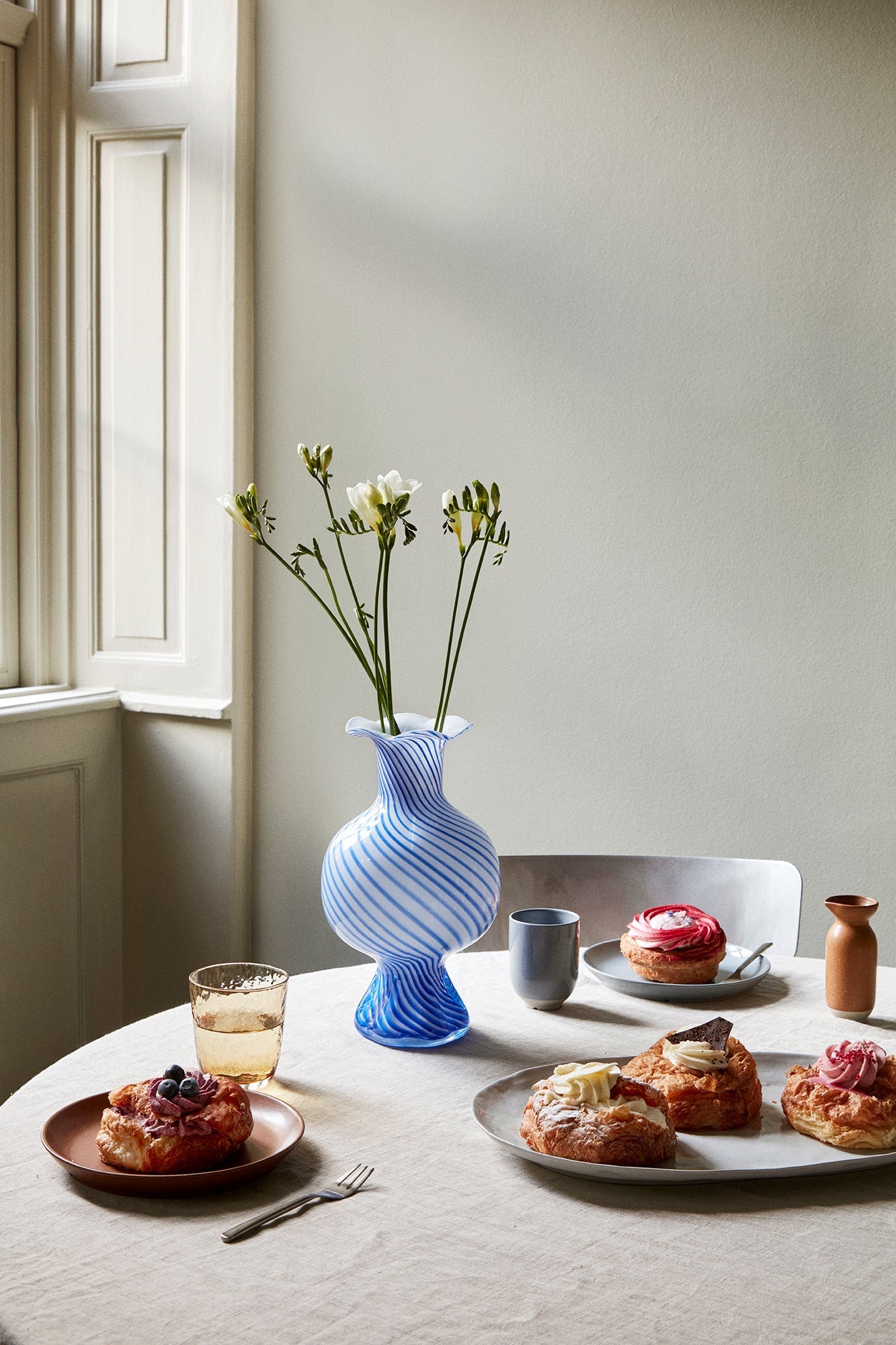 BROSTE Vase Mella Intense Blue Off White styled