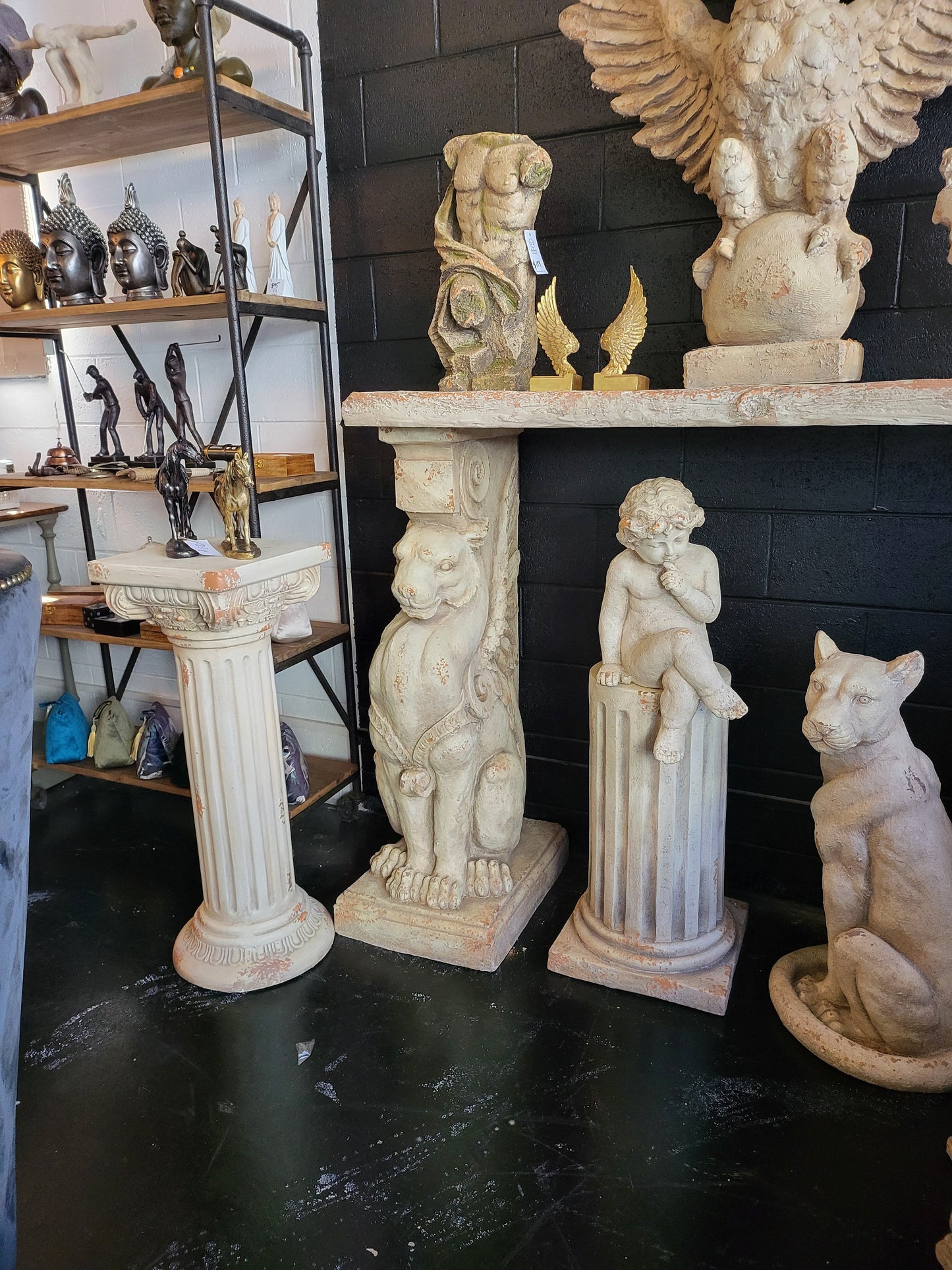 Vintage Lion Plinth - Antique Marble