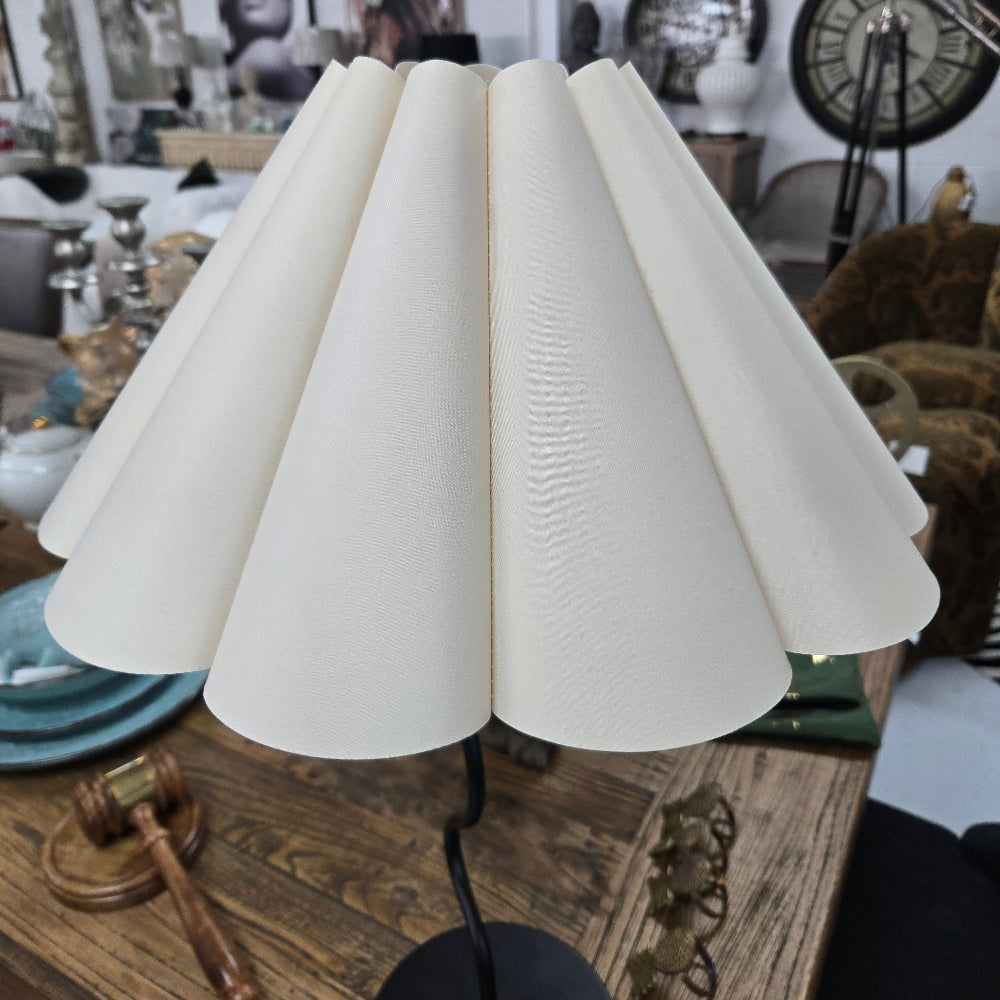 Wavy Table Lamp - Black