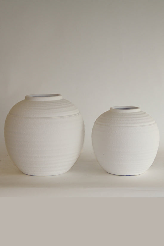Rounded Vase White Medium